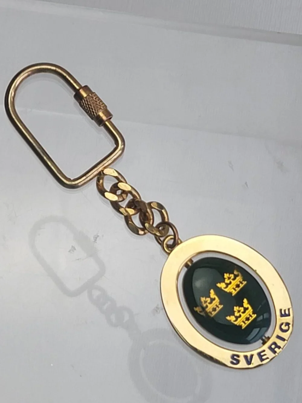 Sweden Swedish Flag Souvenir Spinner Stylized Gold Tone Metal FOB Keychain